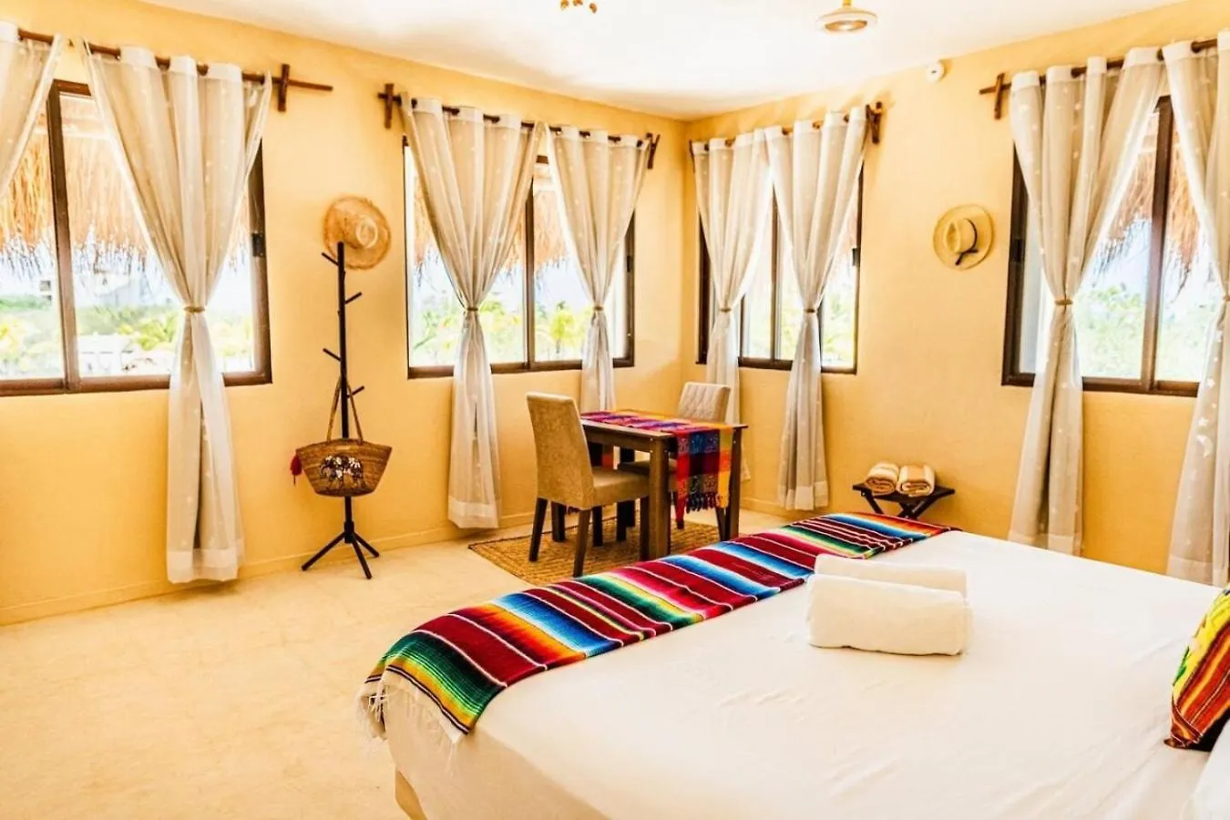 Holiday home Massive Compound With Private Pool That Is Walking Distance To The Beach
