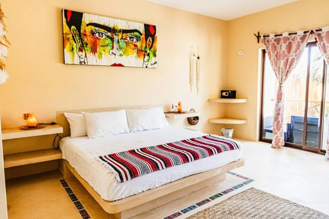 Massive Compound With Private Pool That Is Walking Distance To The Beach Holiday home