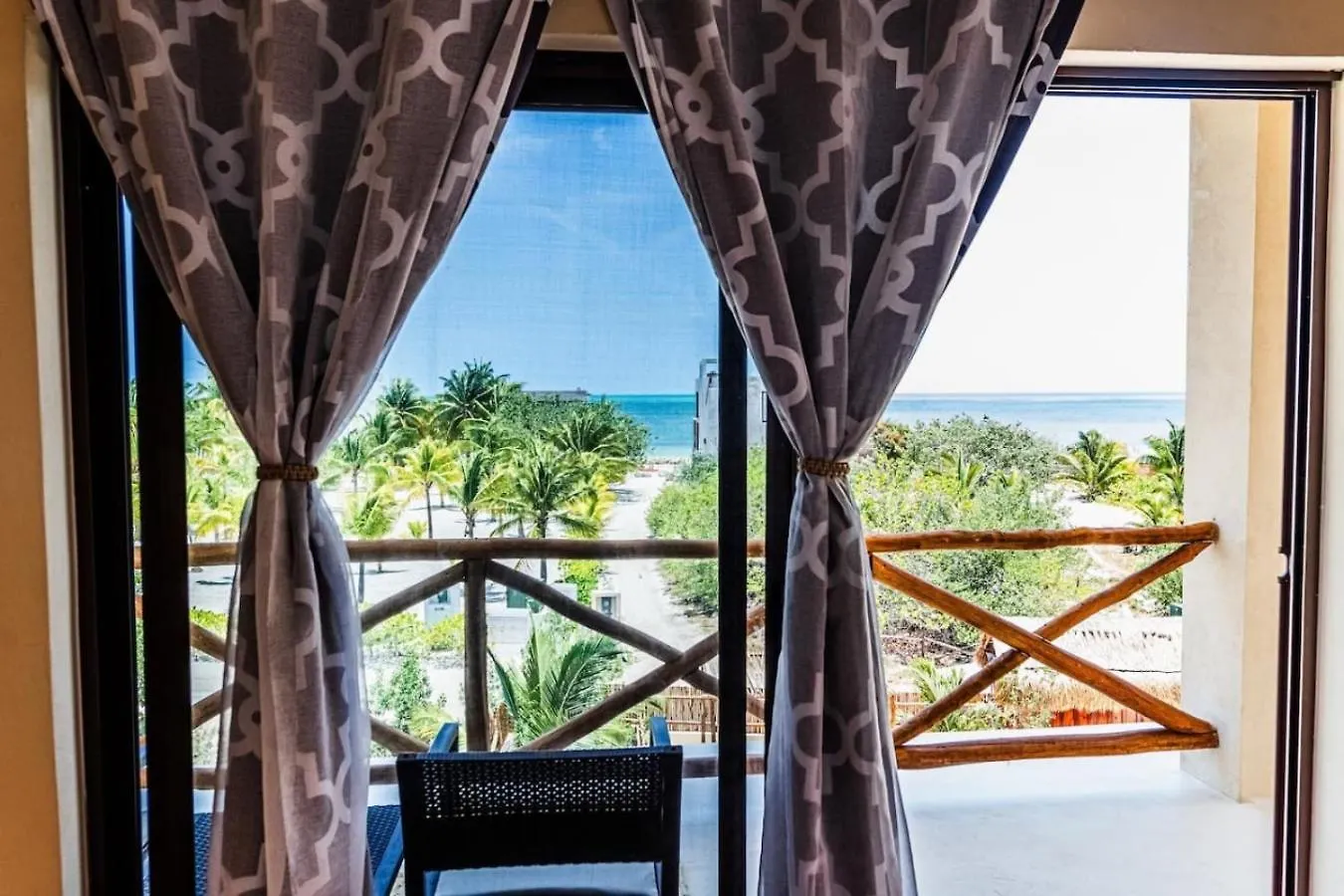 Holiday home Massive Compound With Private Pool That Is Walking Distance To The Beach