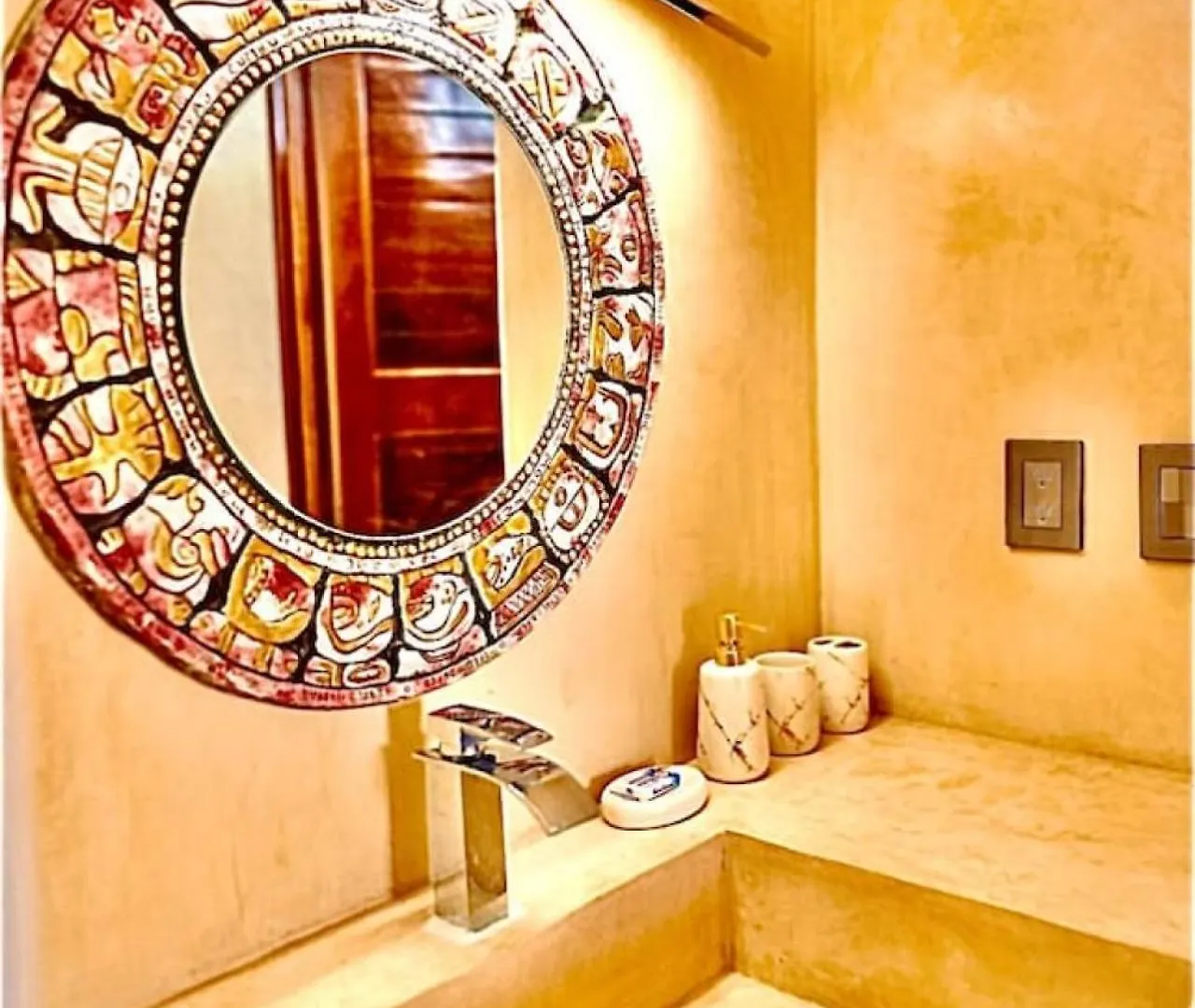 Massive Compound With Private Pool That Is Walking Distance To The Beach Holiday home Isla Holbox