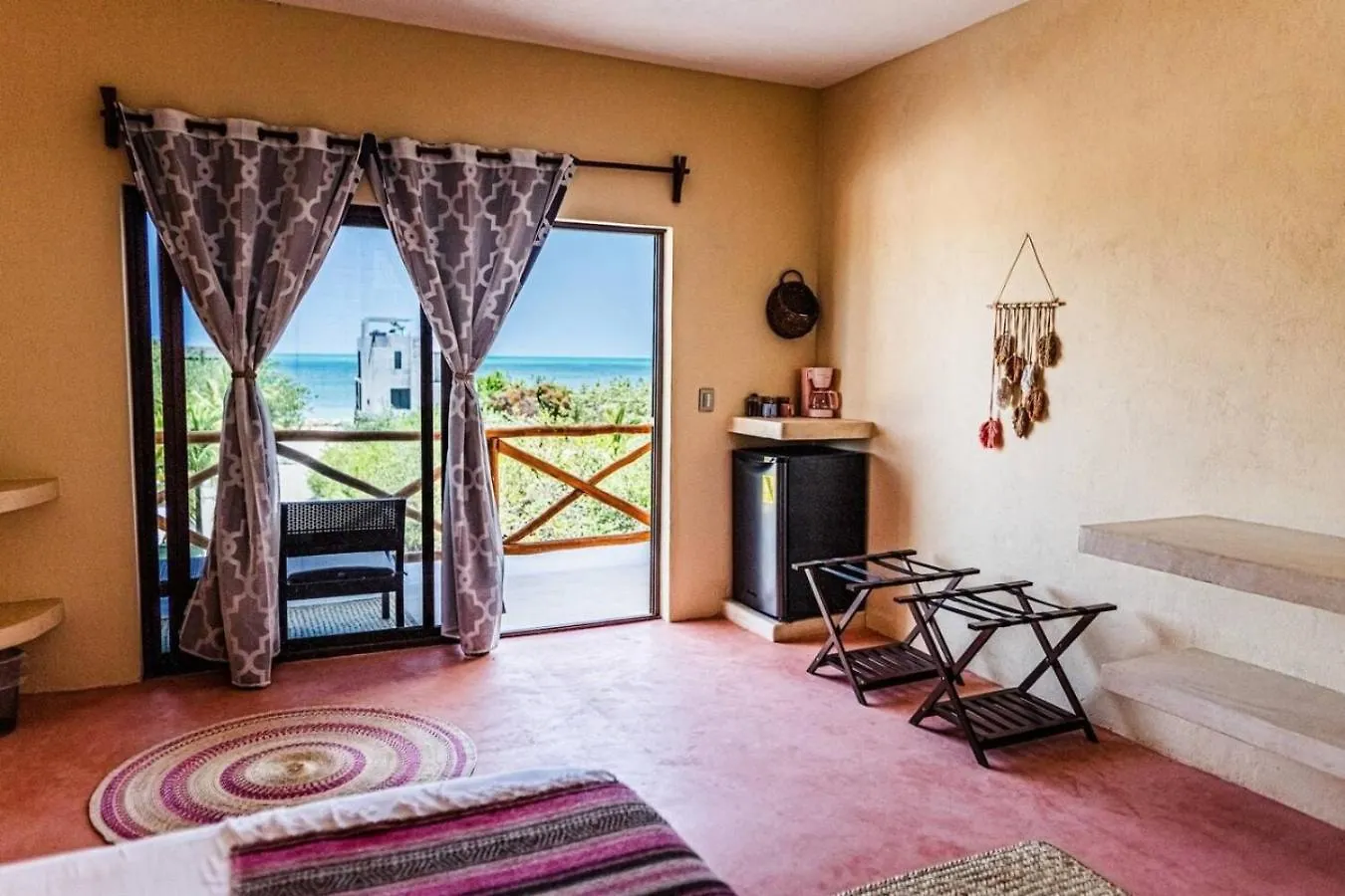 Massive Compound With Private Pool That Is Walking Distance To The Beach Holiday home Isla Holbox