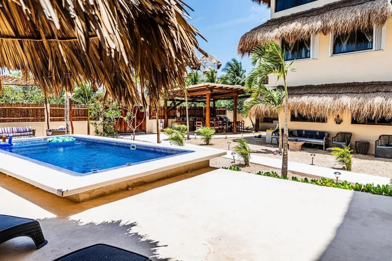 Massive Compound With Private Pool That Is Walking Distance To The Beach Holiday home Isla Holbox
