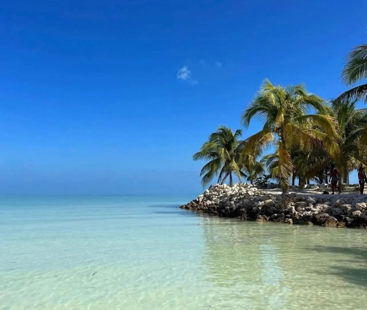 Holiday home Massive Compound With Private Pool That Is Walking Distance To The Beach