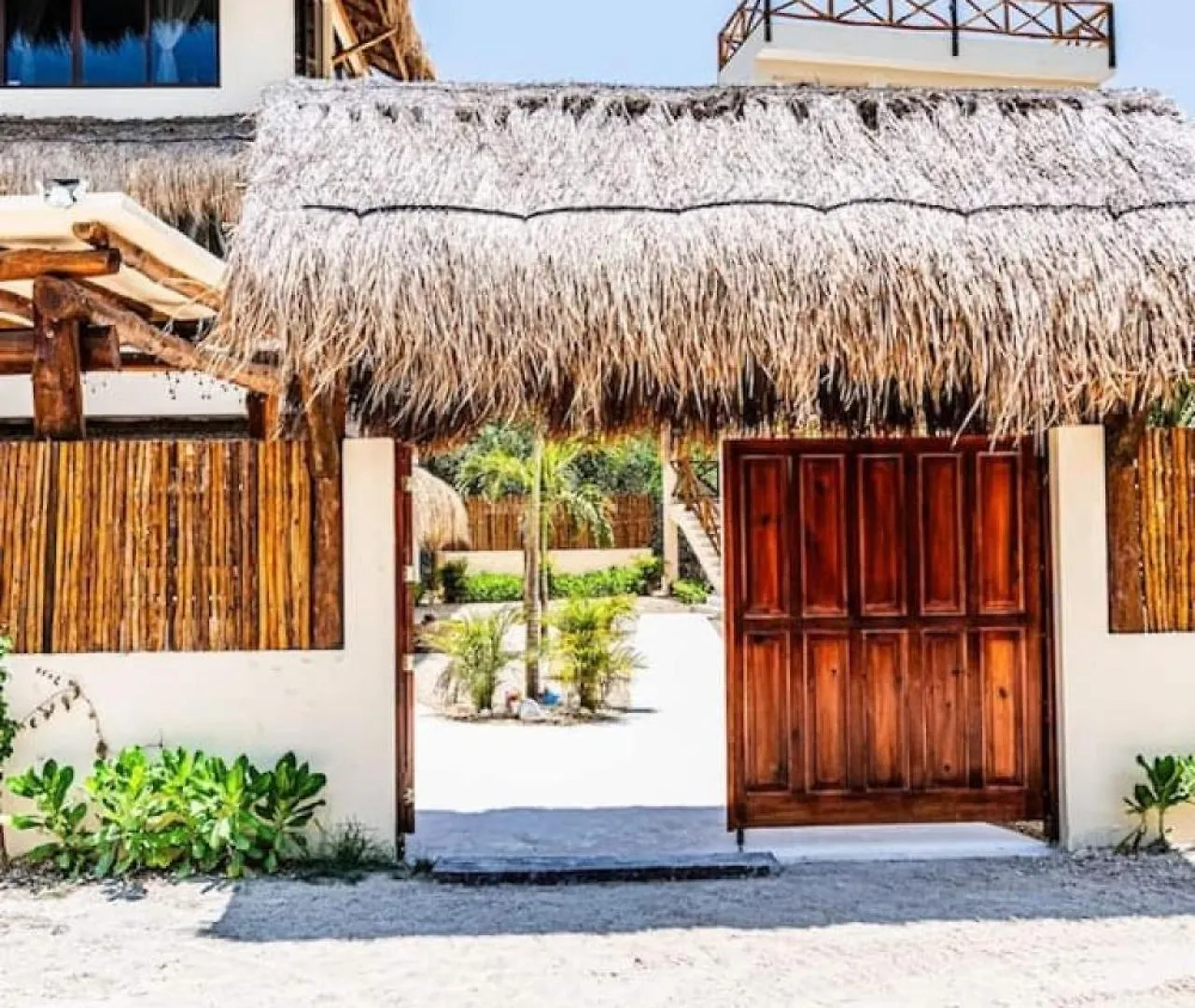 Massive Compound With Private Pool That Is Walking Distance To The Beach Isla Holbox