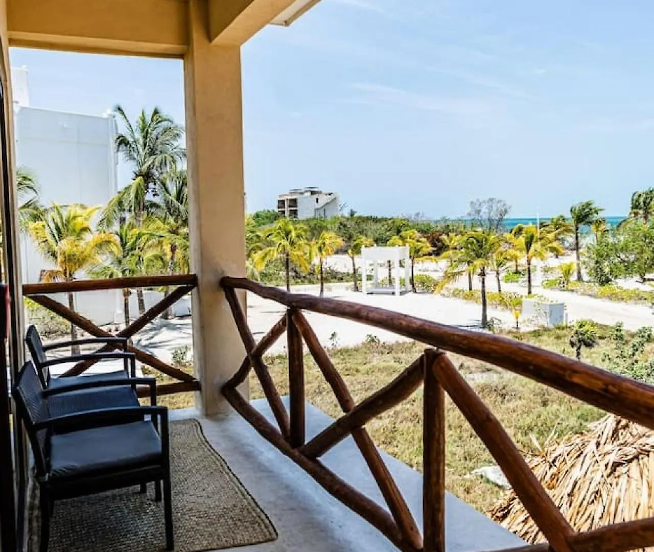 Holiday home Massive Compound With Private Pool That Is Walking Distance To The Beach
