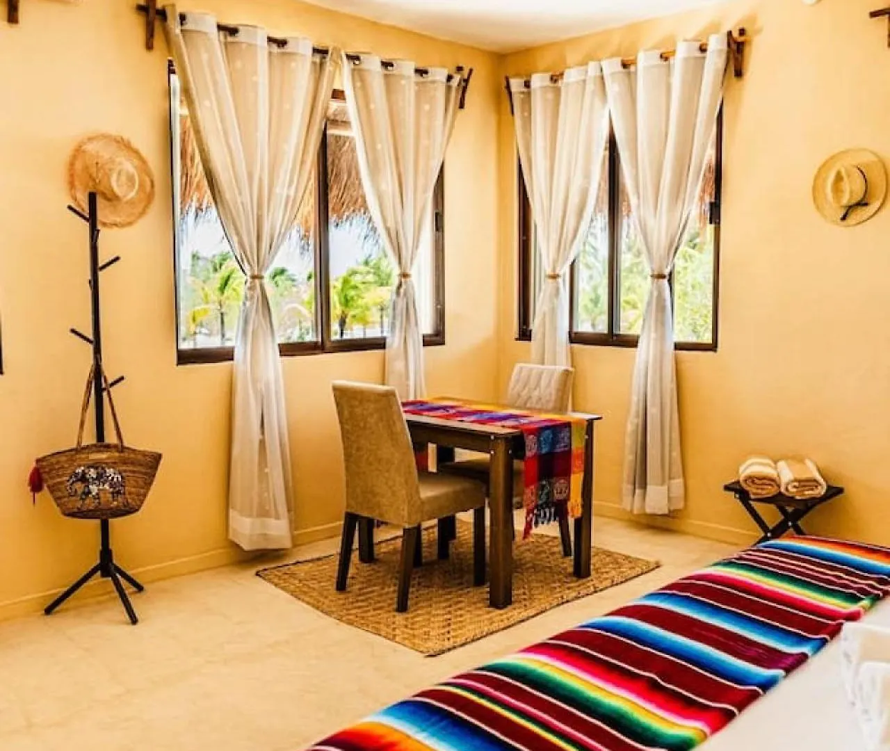 Massive Compound With Private Pool That Is Walking Distance To The Beach 0*, Isla Holbox